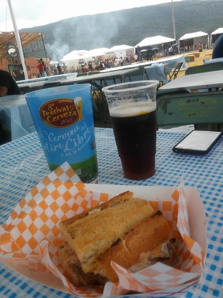 cristycoro's tweet photo. Festival de la 🍻 http://t.co/1o68CAhuEu