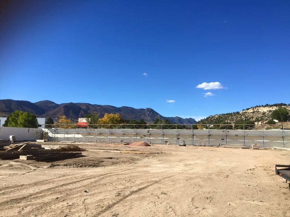 HPSColorado's tweet image. Erecting scaffolding for the next 12&apos; of #Foxblock @soccerhaus4CoSp.