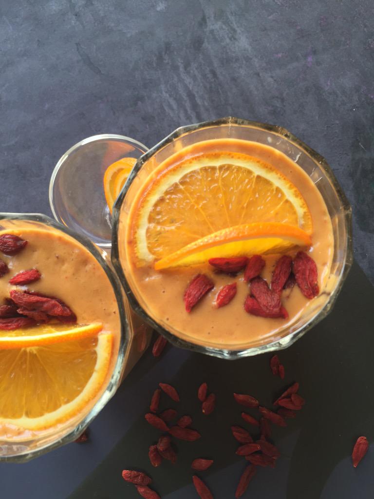 KipfiSuzanda's tweet photo. Motivational Monday ! Start ur day with a fresh orange ginger goji Berry smoothie #raw #vegan http://t.co/Co8E6A38cm