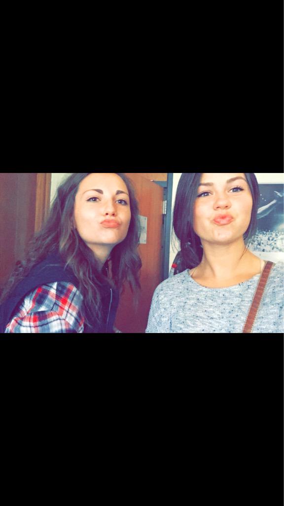 PLautigar22's tweet image. Happy birthday Emma 💜💜 glad I get to spend it with you ☺ ️ #thebig1⃣9⃣