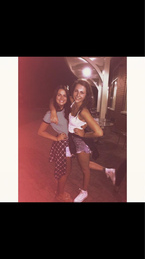 PLautigar22's tweet image. Happy birthday Emma 💜💜 glad I get to spend it with you ☺ ️ #thebig1⃣9⃣