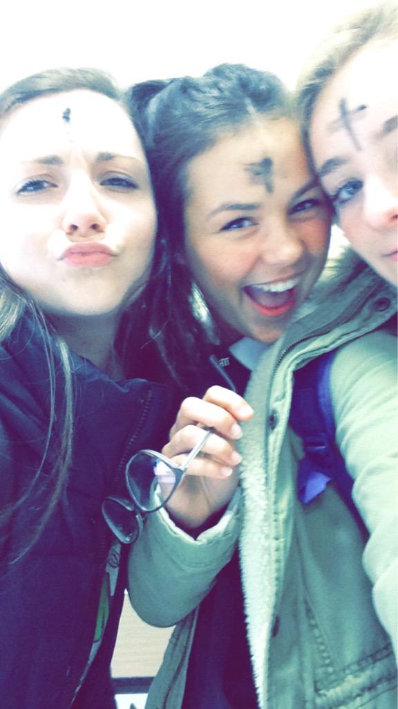 PLautigar22's tweet image. Happy birthday Emma 💜💜 glad I get to spend it with you ☺ ️ #thebig1⃣9⃣