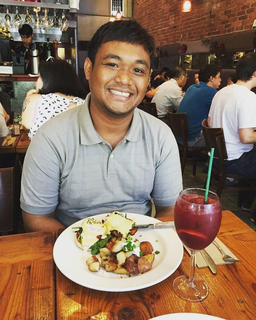 flipsilog's tweet photo. One of Berkeley's well-Yelped Restaurants. Had to wait in line for half an hour. Thanks KD for the treat! #whereint… http://t.co/NVbHAgJzfj
