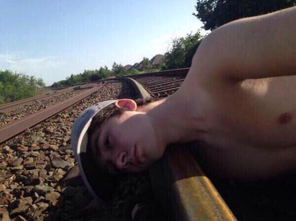 unpocosad_'s tweet image. Cuando dejas de hablar con la única persona que hablabas todos los días