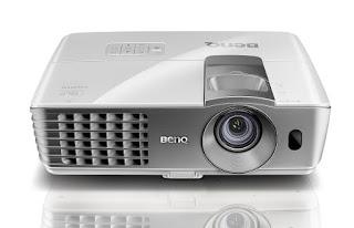 dailyuxtips's tweet photo. Projector Comparison – Benq 1070 vs Optoma HD26 vs Epson 2040/2045 http://t.co/QhaTpBsiiI http://t.co/Ao6pgyU27q