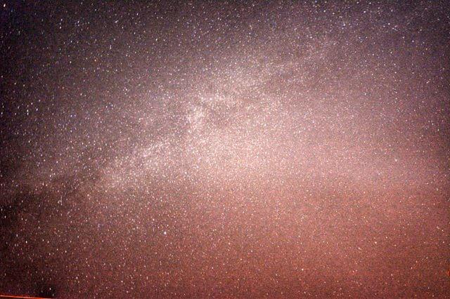 techroach98's tweet image. Slightly overexposed, but a shot of the Milky Way overhead my house #LightPollutionSucks #OfCourseFilter