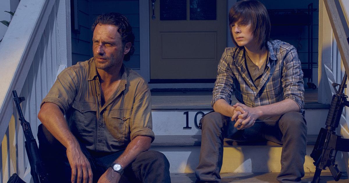 HuffPost Ent (@huffpostent) on Twitter photo Andrew Lincoln told us #TheWalkingDead is about to get even crazier huff.to/1VN7kJi Andrew Lincoln told us #TheWalkingDead is about to get even crazier huff.to/1VN7kJi