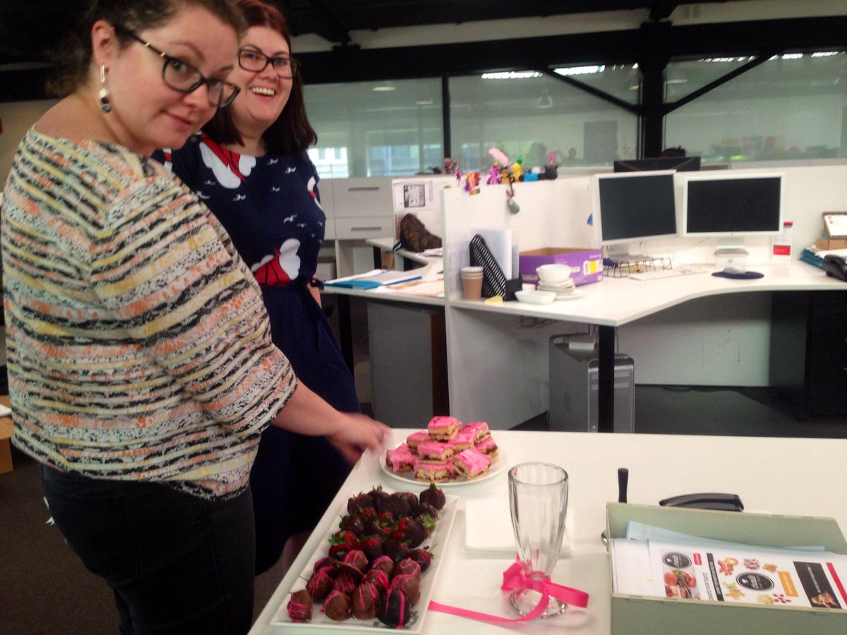 GJsAgency's tweet image. PINK strawberries, PINK slice, PINK oreo balls, PINK EVERYTHING! Bake. Donate. Repeat. #BreastCancerAwareness