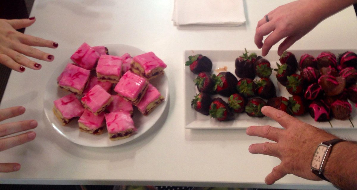 GJsAgency's tweet image. PINK strawberries, PINK slice, PINK oreo balls, PINK EVERYTHING! Bake. Donate. Repeat. #BreastCancerAwareness