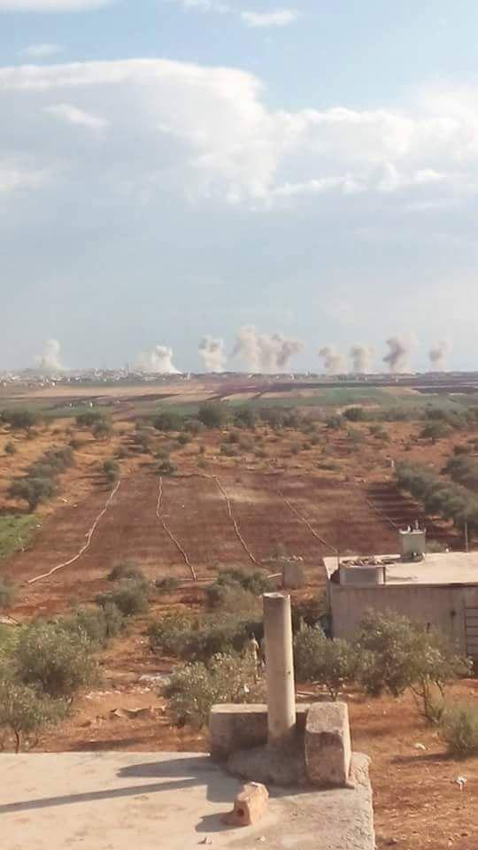SyrianRCC's tweet image. الطيران الروسي يستهدف بلدة كفرنبودة بالقنابل العنقودية بعد أن تمكنت كتائب الجيش الحر من أسر عدد كبير من قوات الأسد