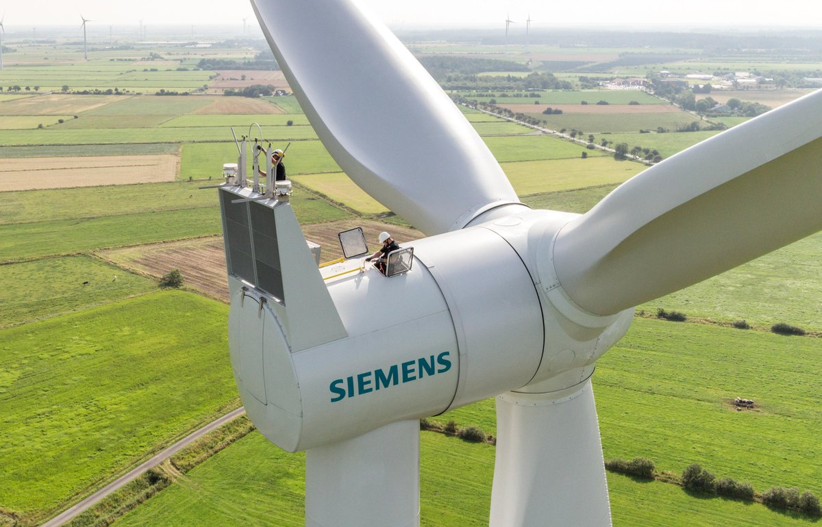 Siemens_Energy's tweet photo. Europe's 3rd largest wind farm: Siemens to add 173 MW @SSE's Clyde onshore farm in Scotland http://t.co/GXUanWhPeK http://t.co/UaoNJaQHQL