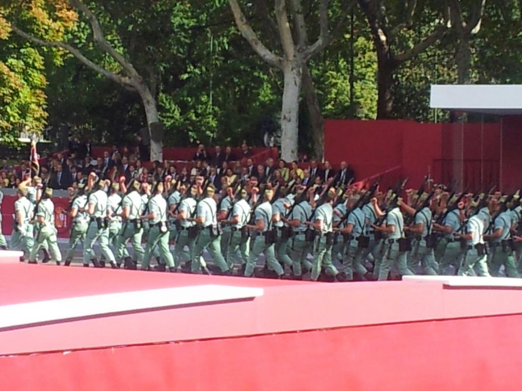 No podía faltar al desfile #LaLegión con su inseparable carnero #12octFiestaNacional #DíadeTodos