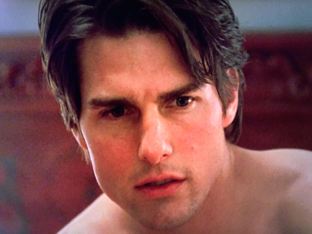 カイロ蓮 En Twitter トム クルーズ演じるビル ハーフォード医師に 葉っぱでラリった妻がsexについてあれこれ語ってるところです 妻に語られた妻自身の性衝動について色々ショック受けてこの表情である Eyeswideshut Http T Co Zftem99epx