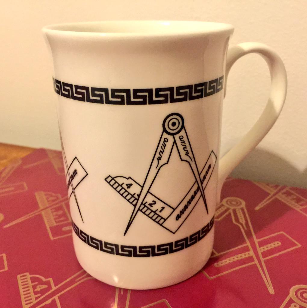 𝖸𝗈 𝖮𝗄𝖺𝖽𝖺 Pa Twitter フリーメイソン のグランドロッジお土産ものショップ T Co Ny2hhddhmg で買ったグッズのひとつ フリーメイソンマグカップ お気に入り Http T Co N9khrwoo6o