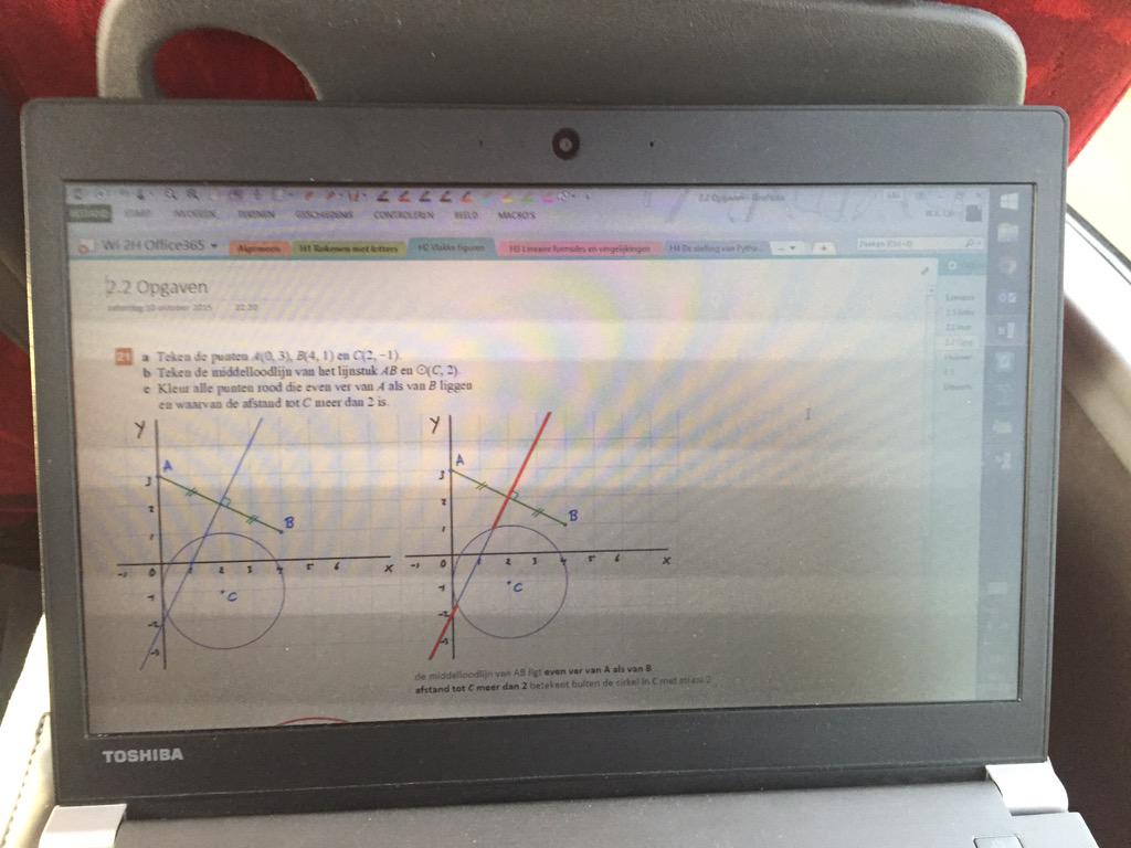 wingkanlai's tweet image. On my way to London, but there&apos;s no need to dismiss the students in class #blendedlearning #realtimesync #OneNote