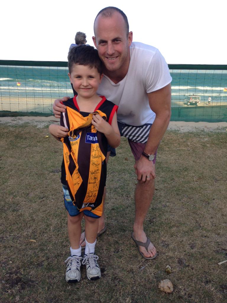 Good to meet Hamish, shake his hand and give him a signed Hawks jumper #rightingmywrongs