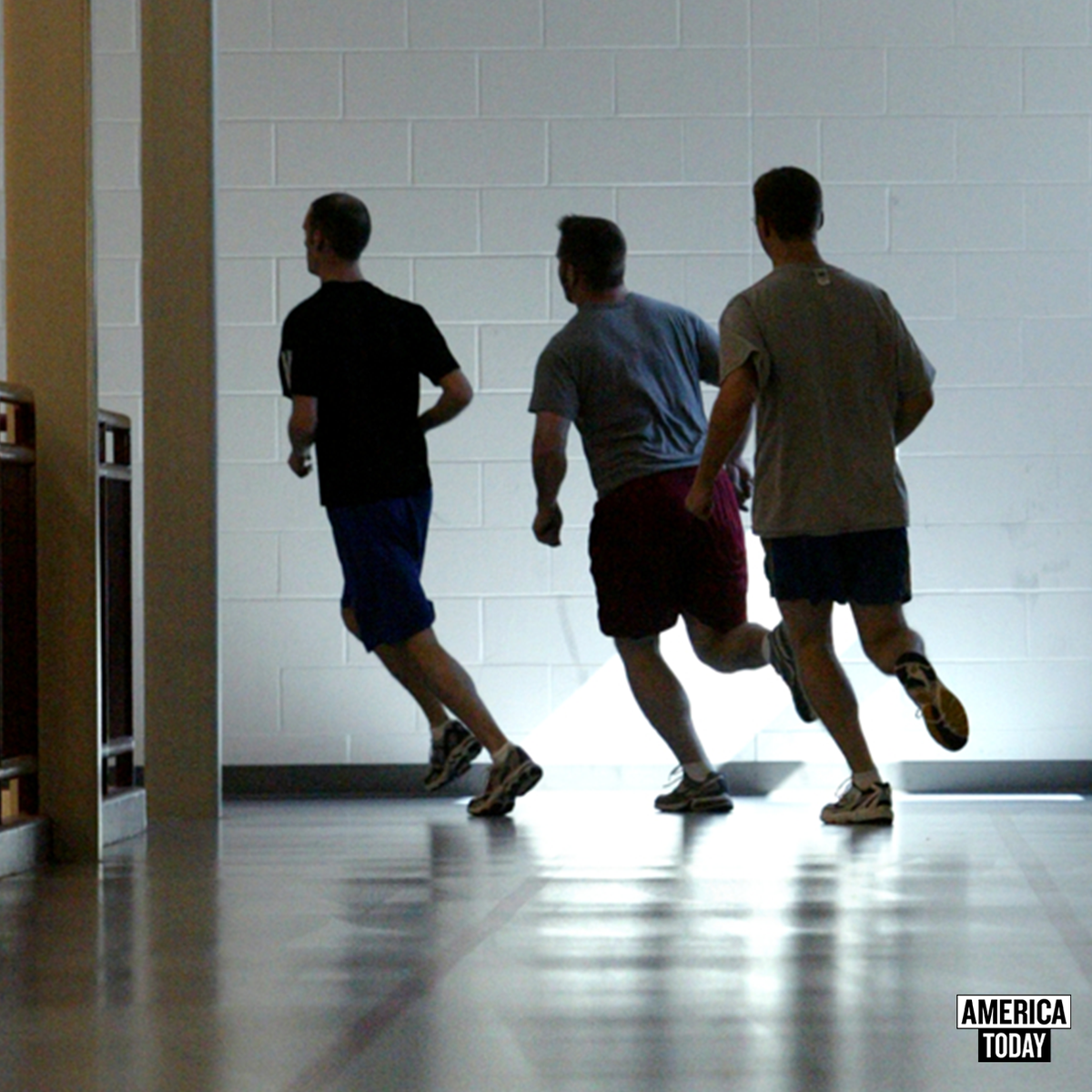 America_Today's tweet photo. Does running late count as exercise?  #Monday http://t.co/csnlQjbDad