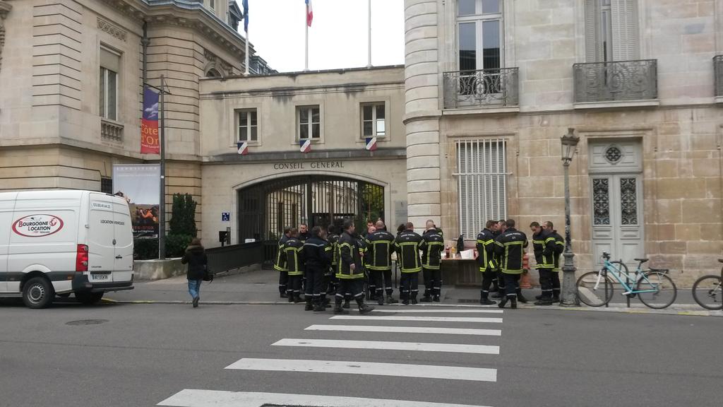 MarienLovichi's tweet image. #pompiers en grève ; #cg21 pas d&apos;excuse, des réponses... @sauvadet
