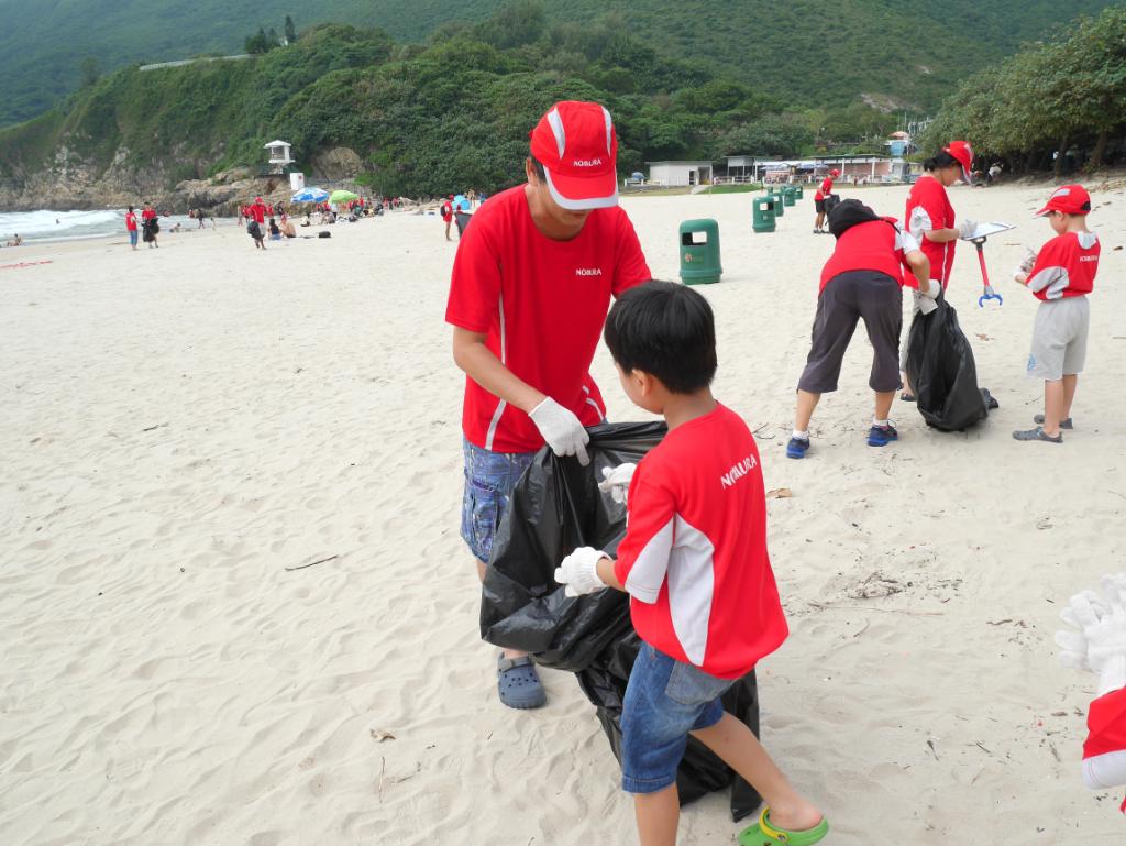 Nomura's tweet photo. Happy 15th anniversary @HongKongCleanup and awesome job by all who helped in our annual beach and trail #HKCleanup! http://t.co/lb2UYCDVbK