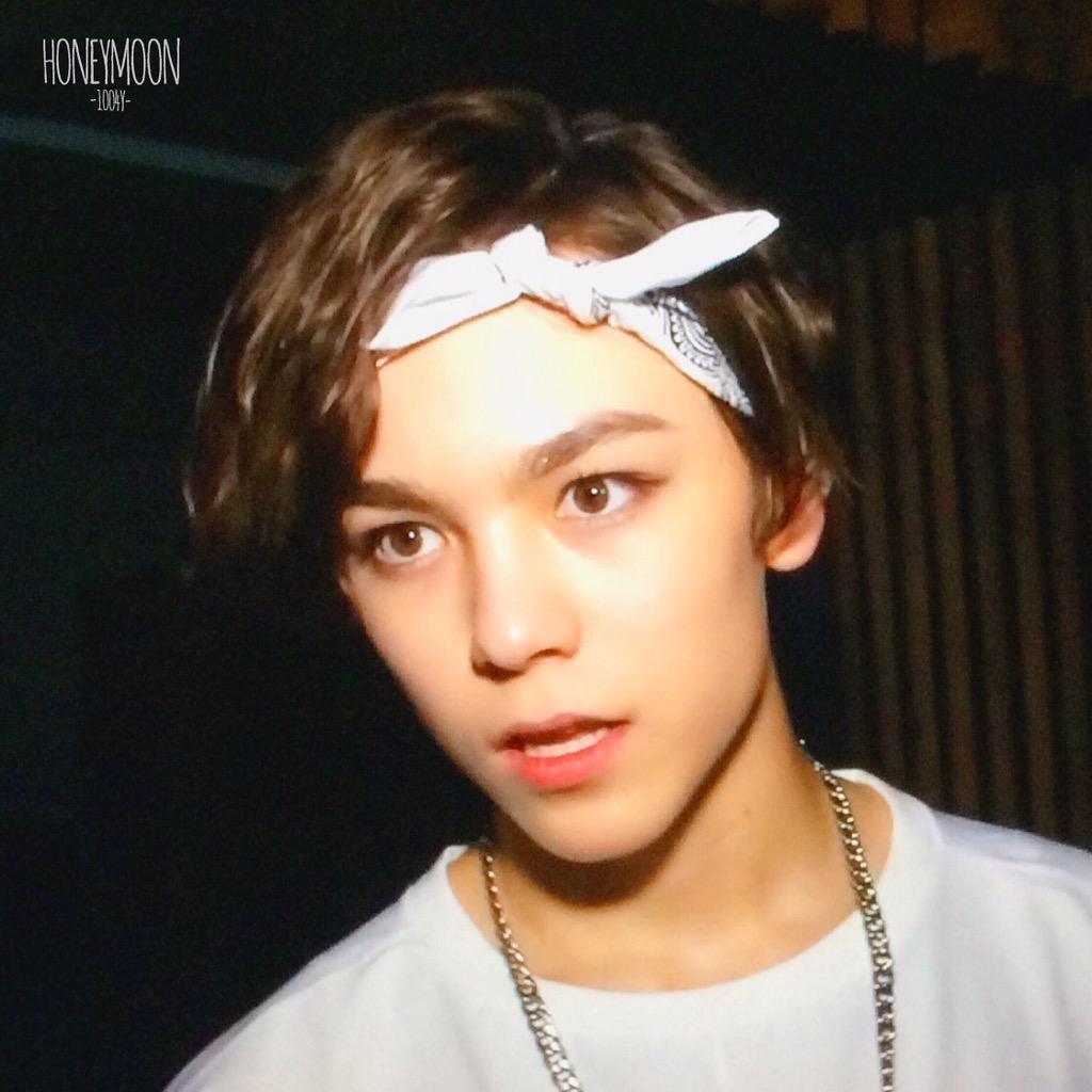 HaiRoleplayer's tweet photo. Nama : Choi Hansol (최한솔)
Nama Asli : Hansol Vernon Chwe
Nam Panggung : Vernon (버논) http://t.co/H56UJkF3aw