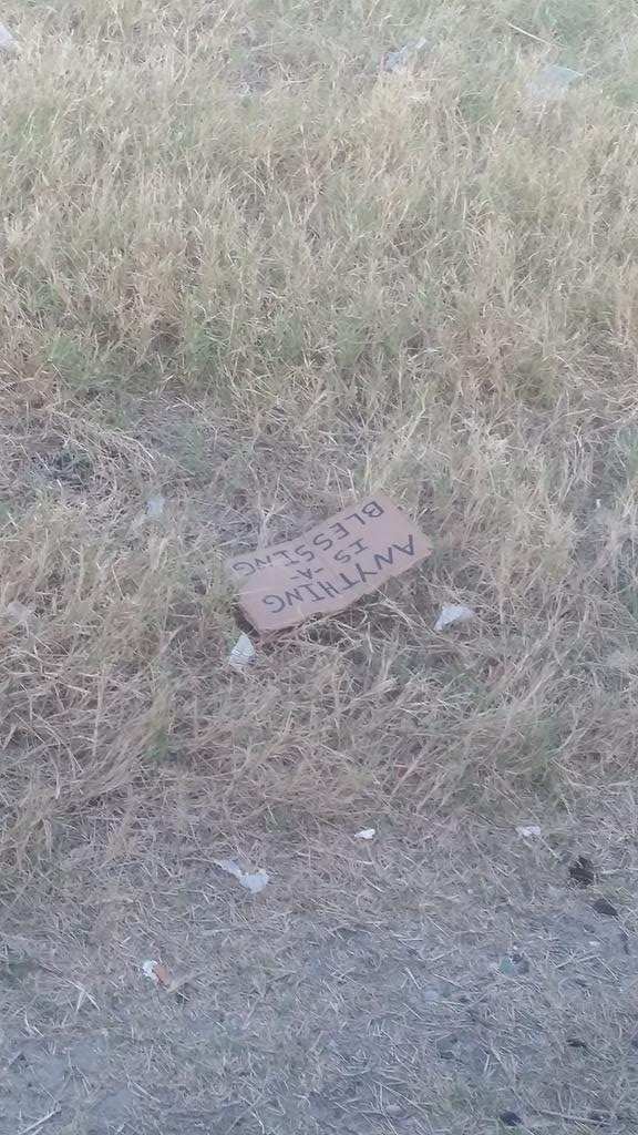 herrkttyktty's tweet image. I guess their sign wasn't useful to them anymore.  #lonelysign #abandoned #sad #tear #nolove