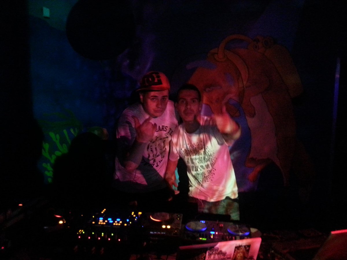 Mialos k #majicos.<a href="/rudewagon/">RudeWagon Sound</a> &amp;<a href="/herbalnick/">Herbalnick</a> anoxe en #el_Zorro #Zaragoza_es_reggae.@herbalnick empadronat aqui.jaja