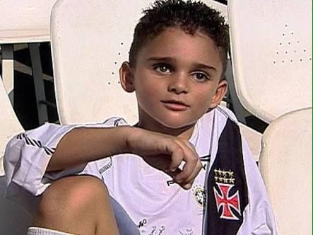 aveirota3's tweet photo. Enquanto houver um coração infantil, o Vasco será imortal! Parabéns as crianças, vocês são o nosso futuro! ✠ ❤️ ✠ http://t.co/cl8QL1xFzH