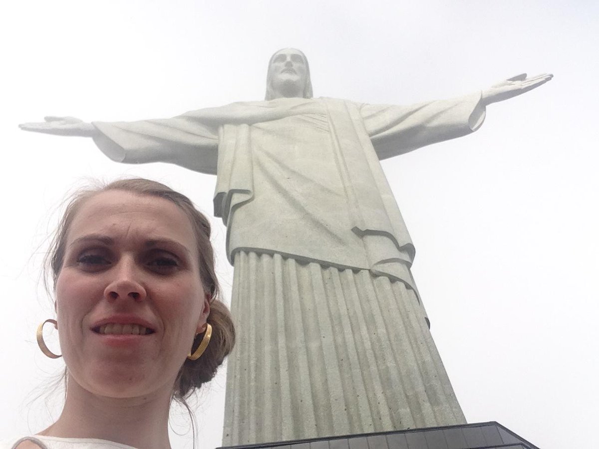 IdaBrink's tweet photo. Det der sker nu er at jeg har sunget ved Ham her i Rio. Jeg skal hilse. #vllive #vltour http://t.co/W0g3OqxUi4
