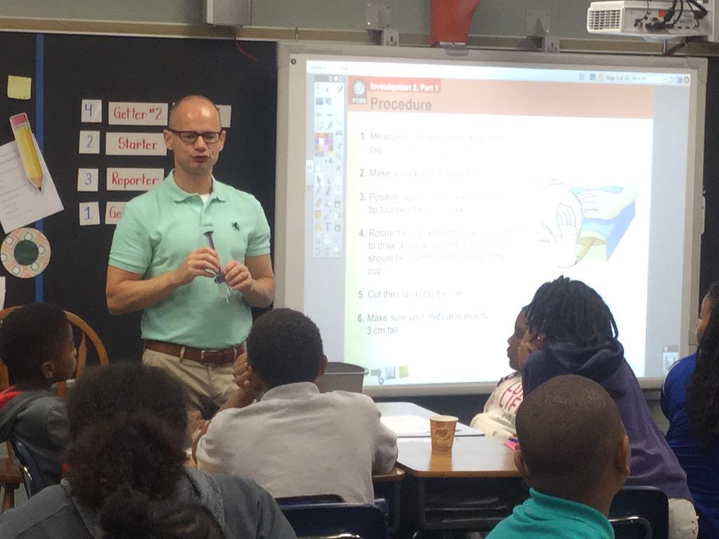 HCS_ScienceDept's tweet image. Bassette 5th grade working with @DeltaEducation FOSS kits. #hcsscience