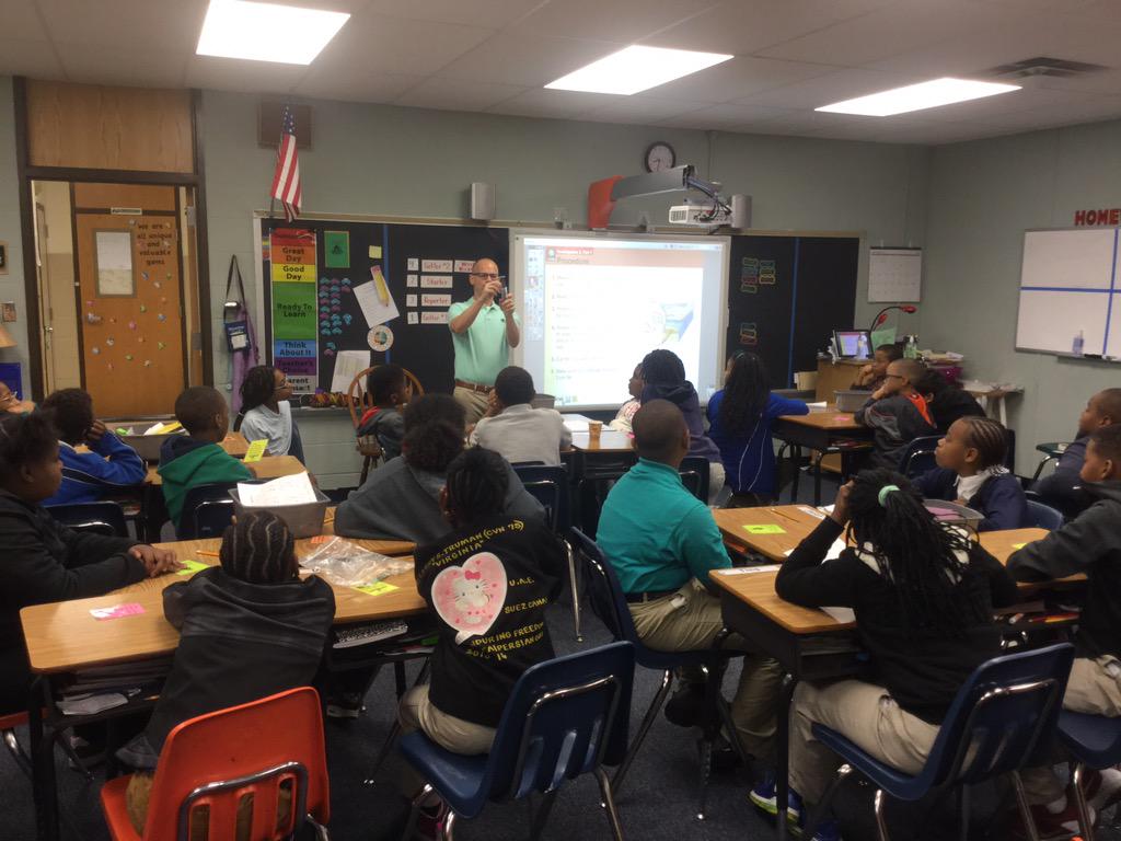 HCS_ScienceDept's tweet image. Bassette 5th grade working with @DeltaEducation FOSS kits. #hcsscience