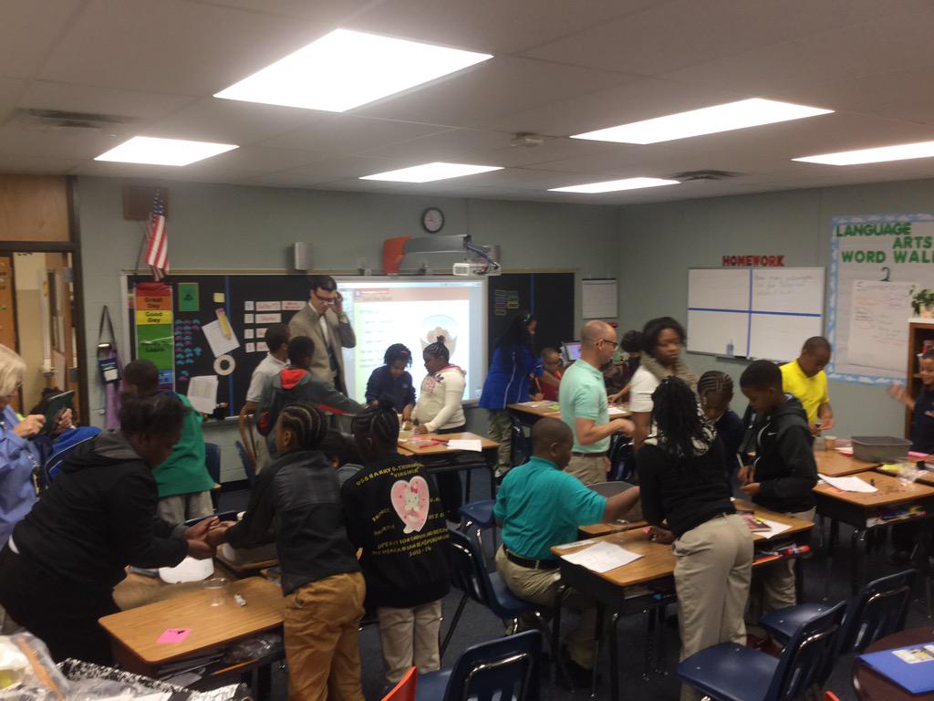 HCS_ScienceDept's tweet image. Bassette 5th grade working with @DeltaEducation FOSS kits. #hcsscience