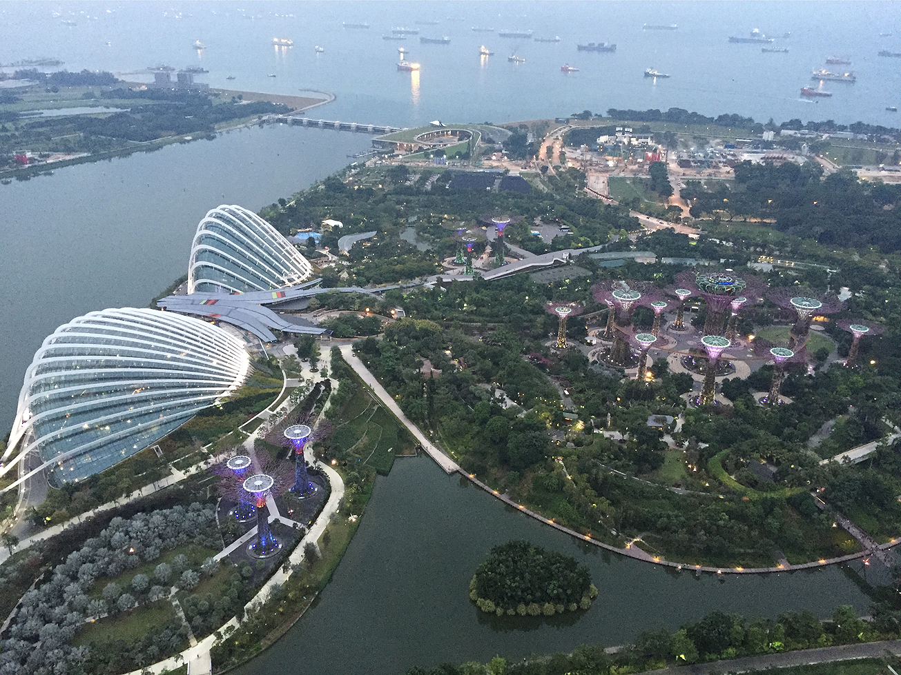 藤ちょこ Fuzichoco シンガポール 近未来的な建物と緑の融合がすごかった 造形かっこいい Http T Co Y6ggnwbksc Twitter