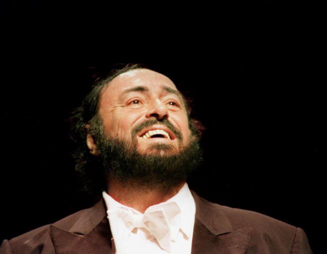 MediasetTgcom24's tweet photo. #Spettacolo, Luciano Pavarotti, il tenore più famoso di una rockstar, avrebbe oggi 80 anni http://t.co/jxbsEkgK4X http://t.co/0BrM7FgdJT