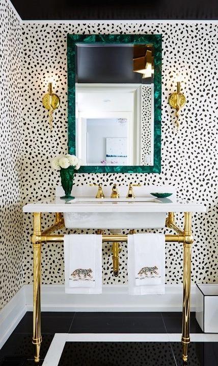 AkivaProjects's tweet photo. #Bold #beautiful #design in this #cloakroom
#White #Metallic #Gold #Inspiration
#InteriorDesign #StJamesDesign http://t.co/Daz8QZ1E4j
