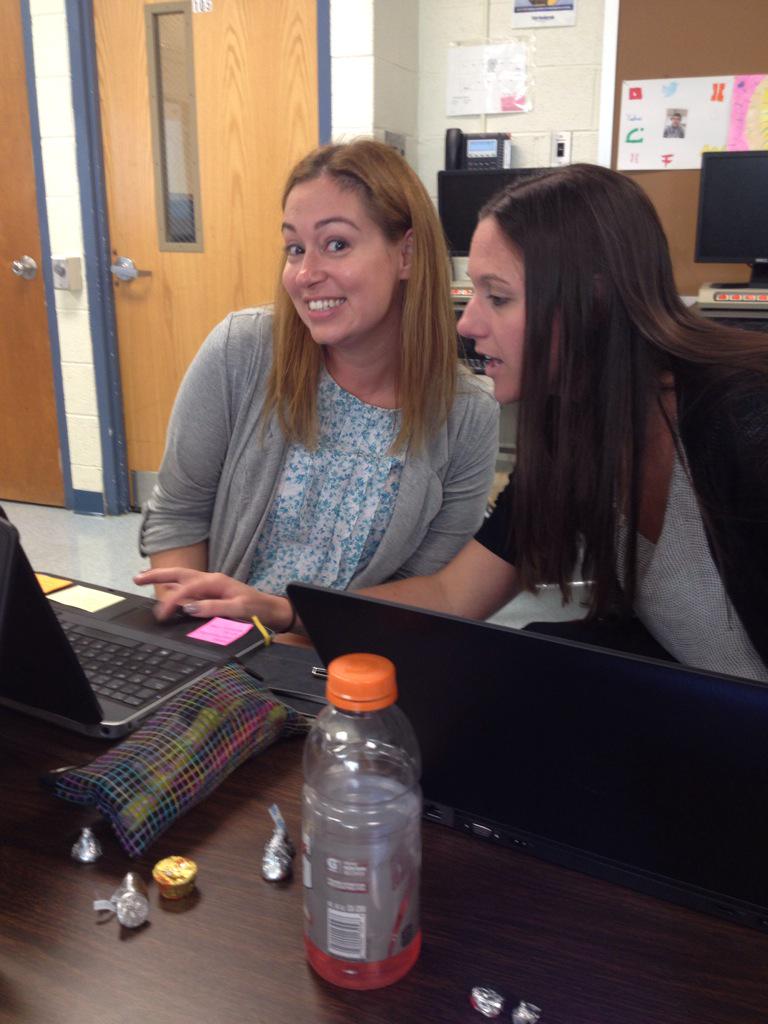 Making flash cards w/ <a href="/CollsTechElem/">Colls Elem Tech</a> <a href="/ChristyMGraham/">Christy Graham</a> #CPSTALKINGTECH