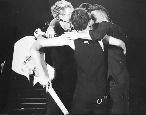 SA1DGirlForLife's tweet image. We may have our differences, but we are a family. We are perfect,  in our own 1D kinda way  #WeArePerfect #1Dfandom