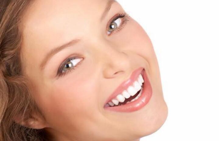 HeaIthyNotes's tweet photo. I just can't get over how white my teeth are since I tried this new product I found on http://t.co/CxTSUx9k07 😀🙆 http://t.co/1jOXVrkrkE