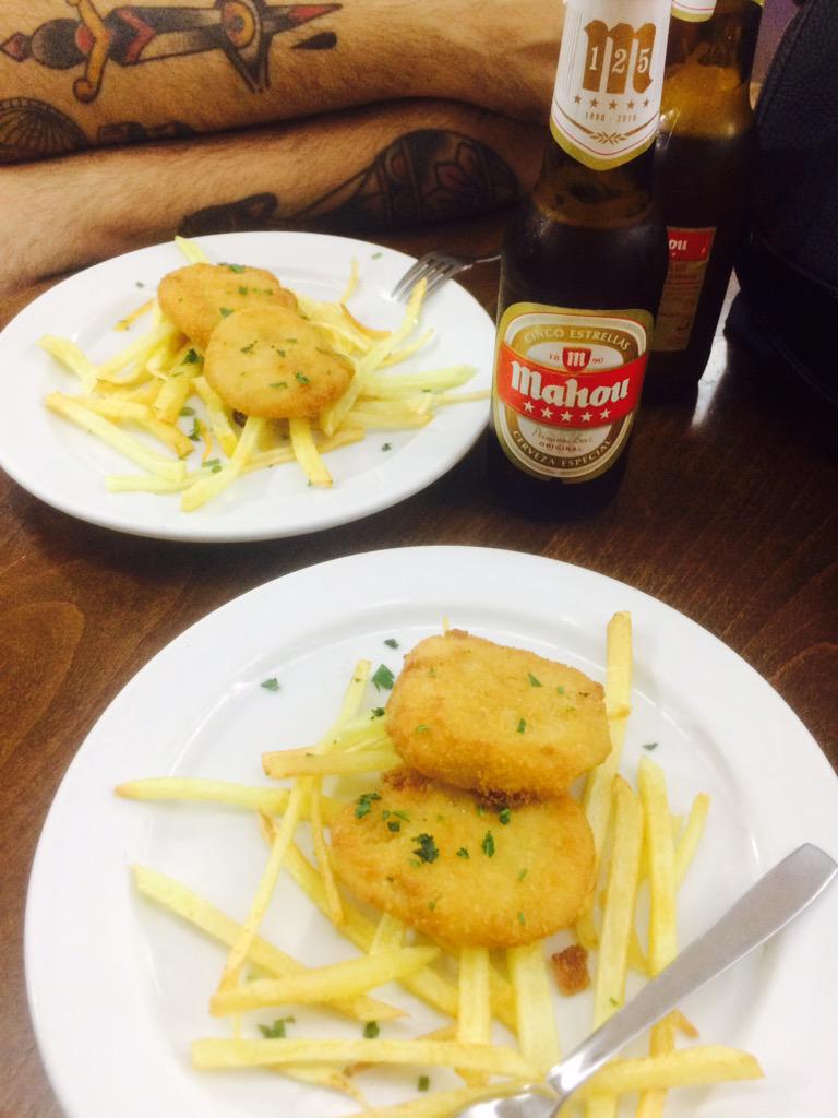 maruohcrepe's tweet photo. Me he enterado de que había una feria de tapas en mi barrio el día que acaba, ok.
#DevoraTapas http://t.co/rmwLanFGM4