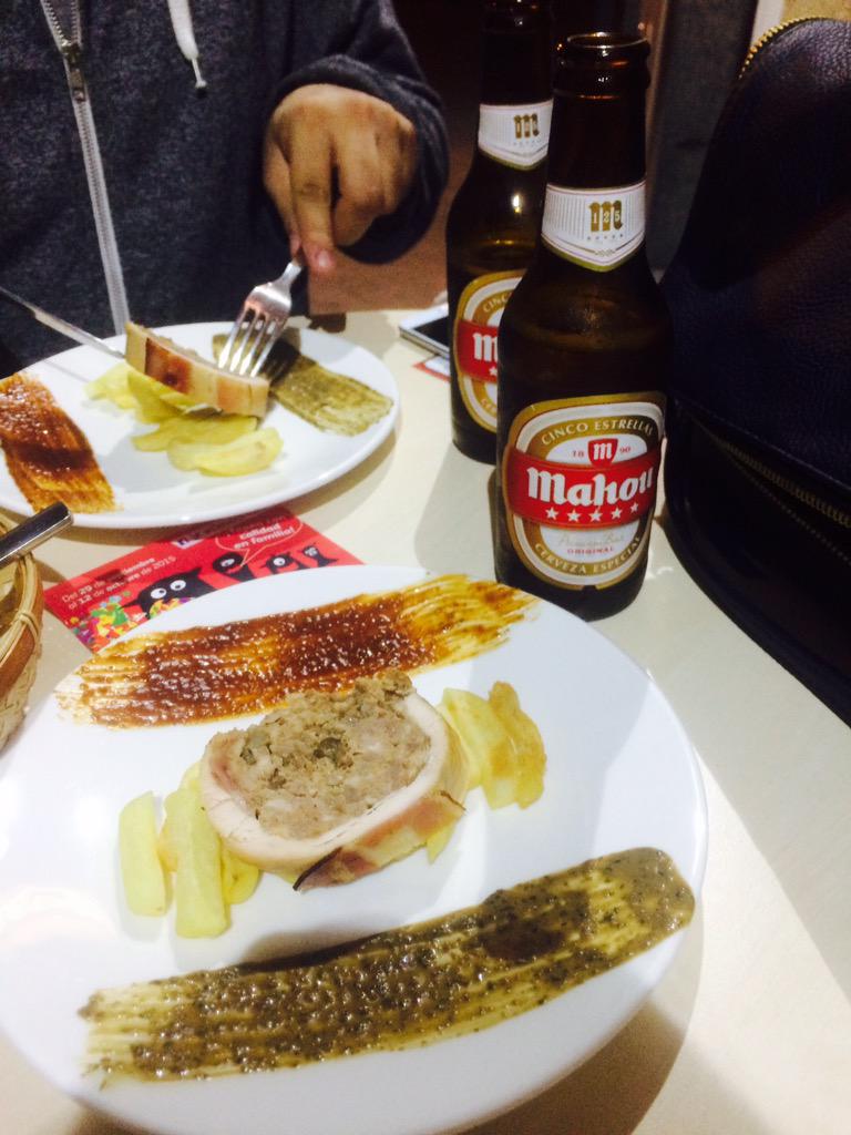 maruohcrepe's tweet photo. Me he enterado de que había una feria de tapas en mi barrio el día que acaba, ok.
#DevoraTapas http://t.co/rmwLanFGM4