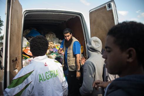 YStandardOnline's tweet photo. Human Relief Foundation continues work in Calais http://t.co/XXnoZ3fcIp http://t.co/aTSkeNhasG