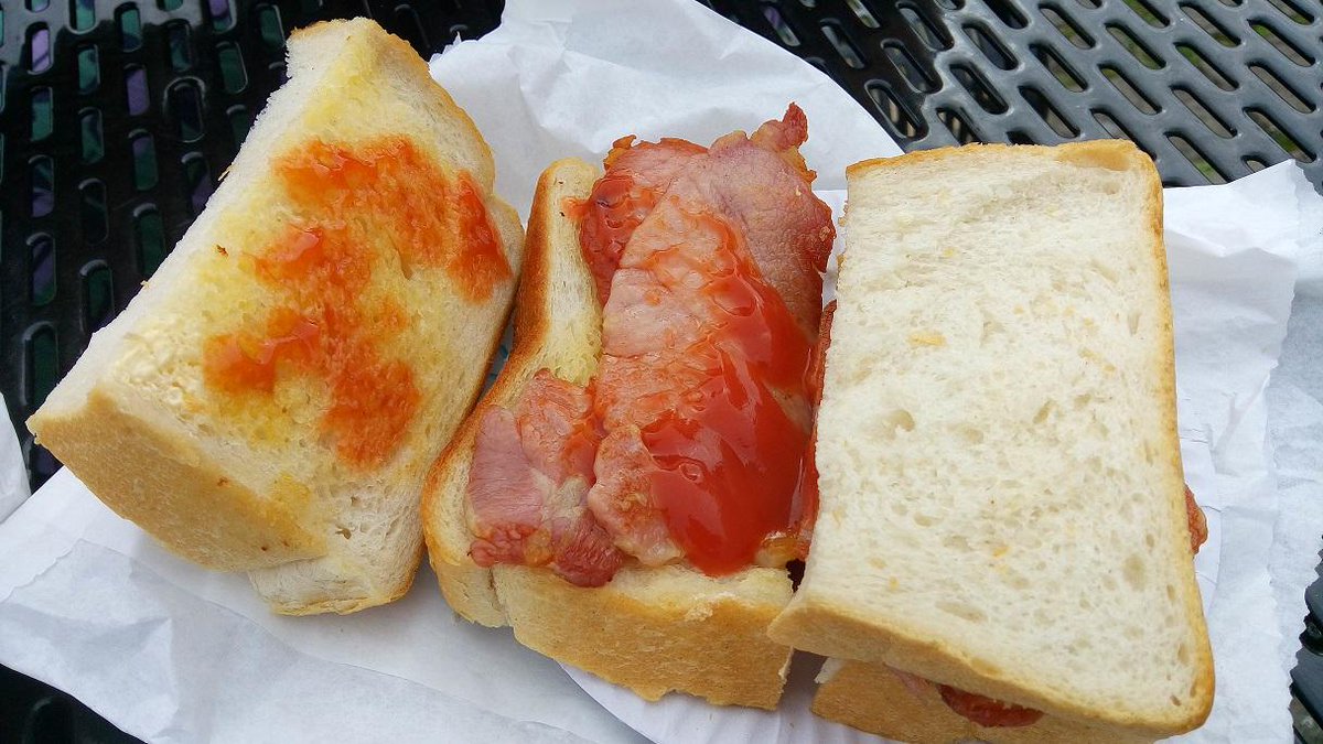 tastebris's tweet photo. Brunels Buttery - Delicious doorstops of porky goodness http://t.co/mNCyFzpTpW http://t.co/doRDj33Dkt