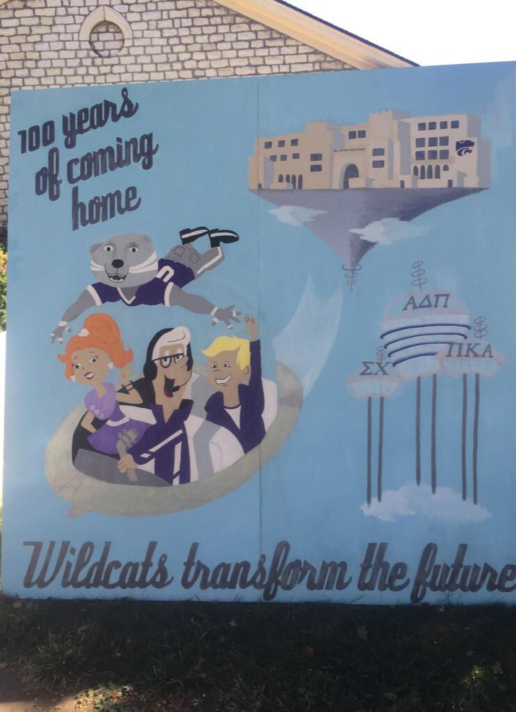 ADPi_at_KSU's tweet photo. It's homecoming week! Be sure to see all the Spirit Signs on display! #transformthefuture http://t.co/NelriNpVl2