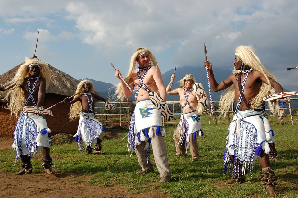 kumbukumbutours's tweet photo. #Ibyiwacu welcom dance with #Kumbukumbutours in #RWANDA http://t.co/Y8MBm9PKOO