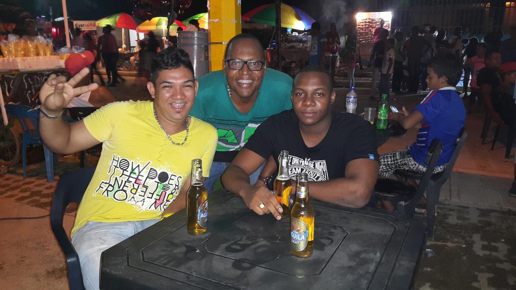 proactivojames's tweet photo. Jesus, kevin y james http://t.co/fYefVTcMlj