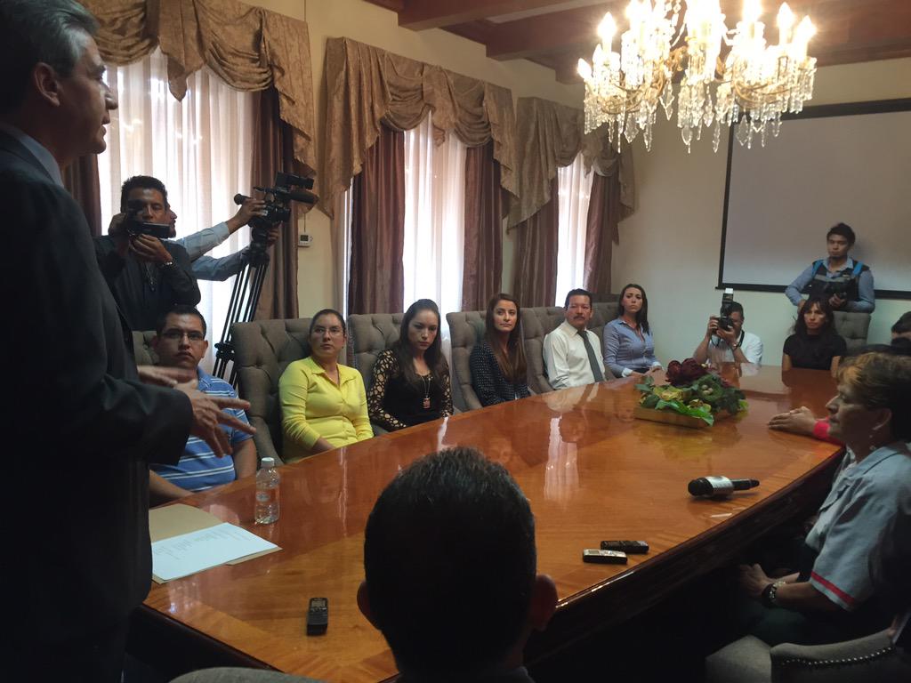 municipio_leon's tweet photo. El presidente municipal @hlsantillana, recorre distintas dependencias de Presidencia Municipal. http://t.co/fZIoDlqQtS