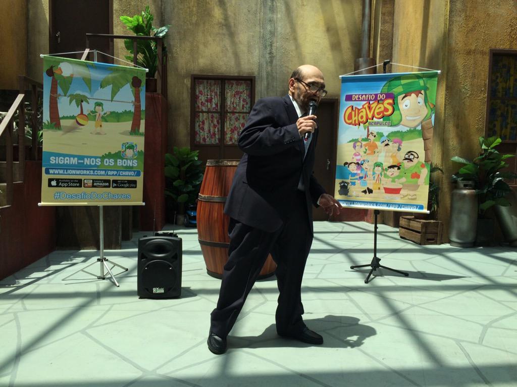 ElChavoPlaybook's tweet photo. Edgar Vivar in São Paulo #Brasil presenting now  #ElChavoPlaybook at Suzano Shopping http://t.co/QRaAJfJNTN http://t.co/PBi9u0ztNz