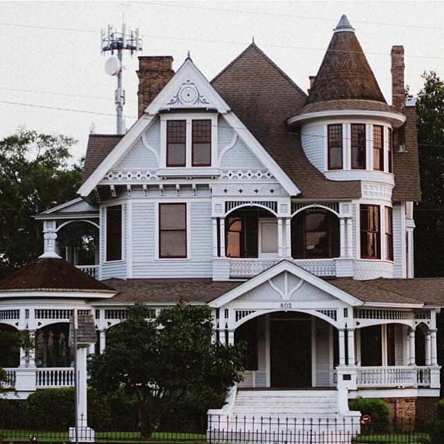 Beautiful downtown #Hattiesburg 📷: <a href="/lvndd/">Lvnd_</a>