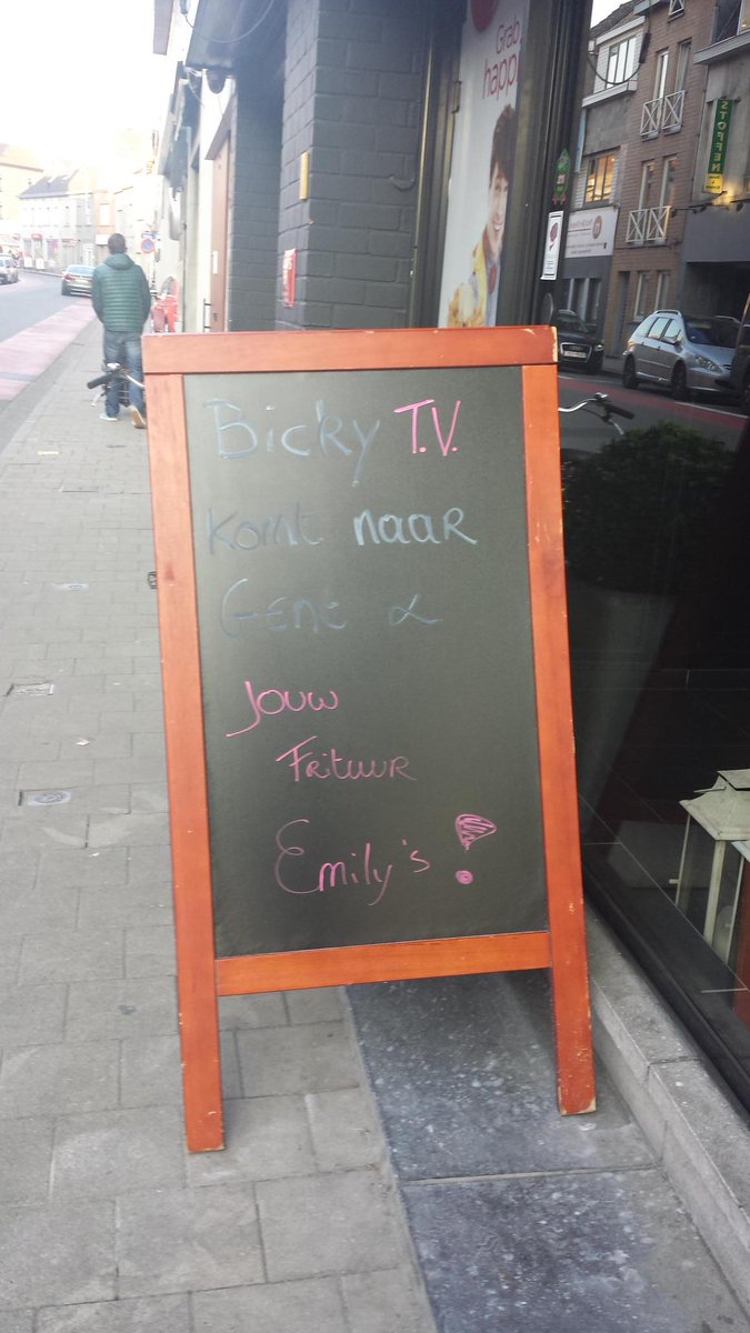 ThijsVandepoele's tweet photo. #bickytv is overal @bockiederepper @saskiaTHEWICKED @WoutSwer http://t.co/CKWSoCJC92
