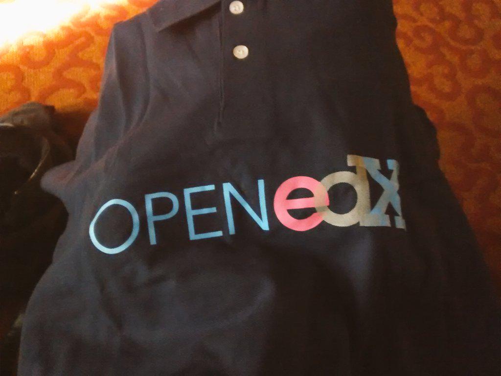 AnthonyKGROSS's tweet image. My dressing will be fully compose of edx tshirts ! Thank you ! @OpenEdX @Kalyzee #knotes