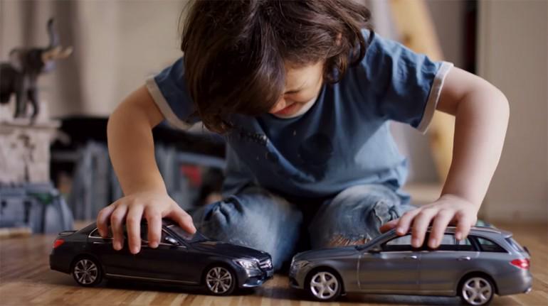 autoaddicts's tweet photo. #MercedesBenz Advertises Advanced Safety Tech With Kids’ #Uncrashable Toy Cars: Video
http://t.co/JMWIiAh8Px http://t.co/8Fq3D7Thaz